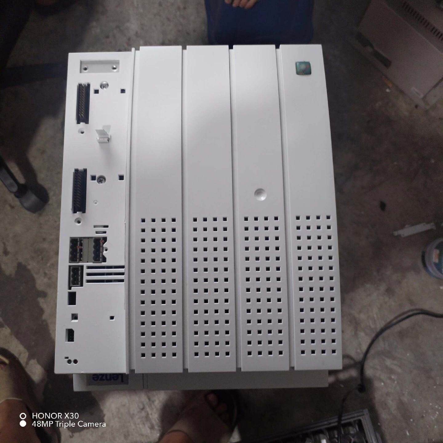 询价伦茨变频器，E82EV303K4B201，30KW，议价