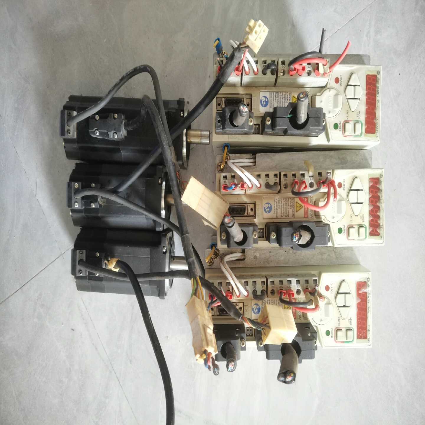 询价AB罗克韦尓，驱动器型号2003-CSD3-04BX2，电