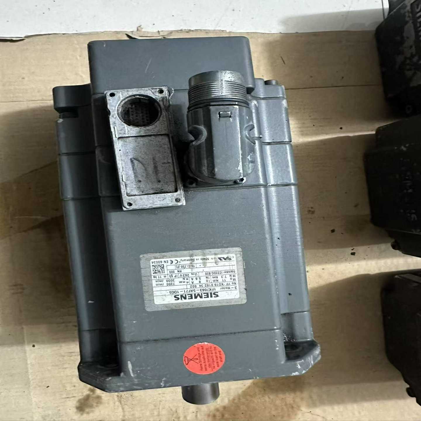 伺服电机1FK7063-5AF71-1DG5，插头拆下询价