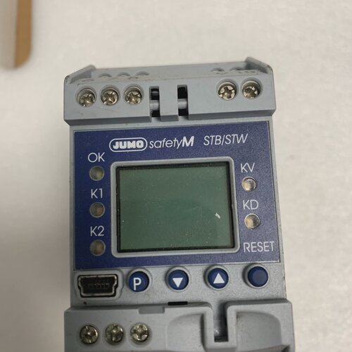 寻JUMO久茂控制器7011508020253厂里换下来