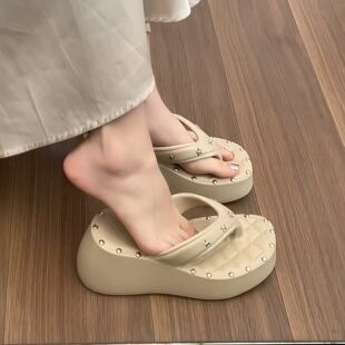 子 夹脚拖鞋 人字拖高跟鞋 铆钉厚底女夏外穿海边沙滩坡跟增高凉拖鞋