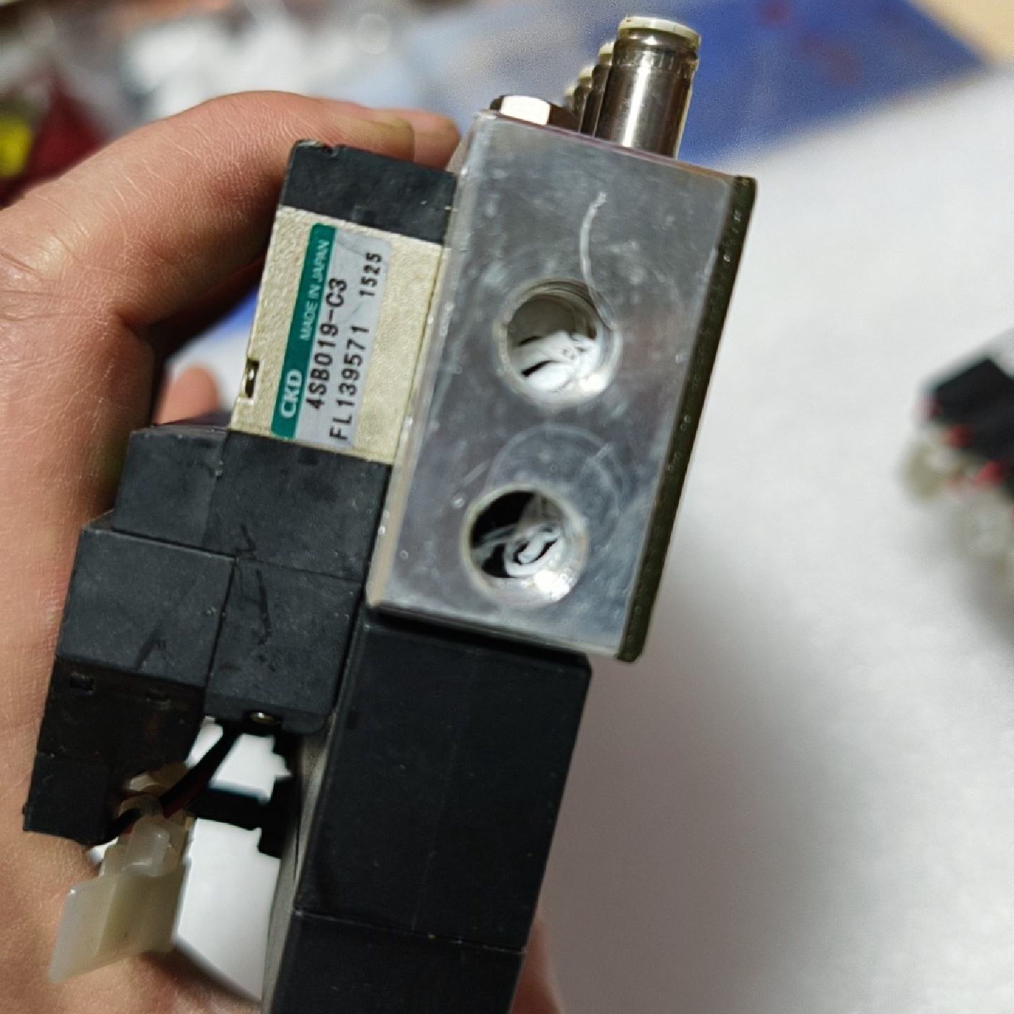 议价--CKD电磁阀 4SB019-C3 拆机件,DC12V,带底座