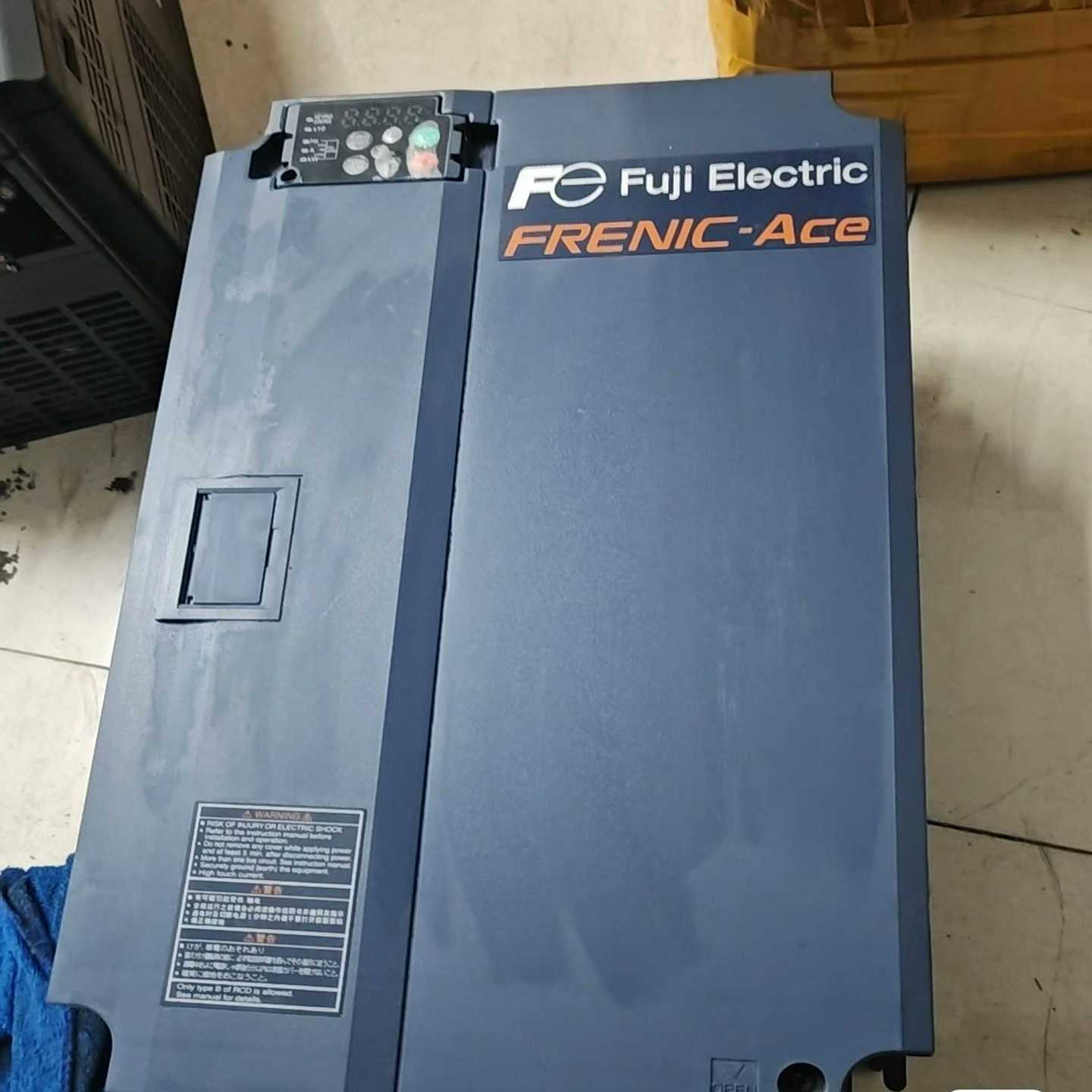 FRN0072E2S-4C富士变频器，机器，实物图拍摄，适用