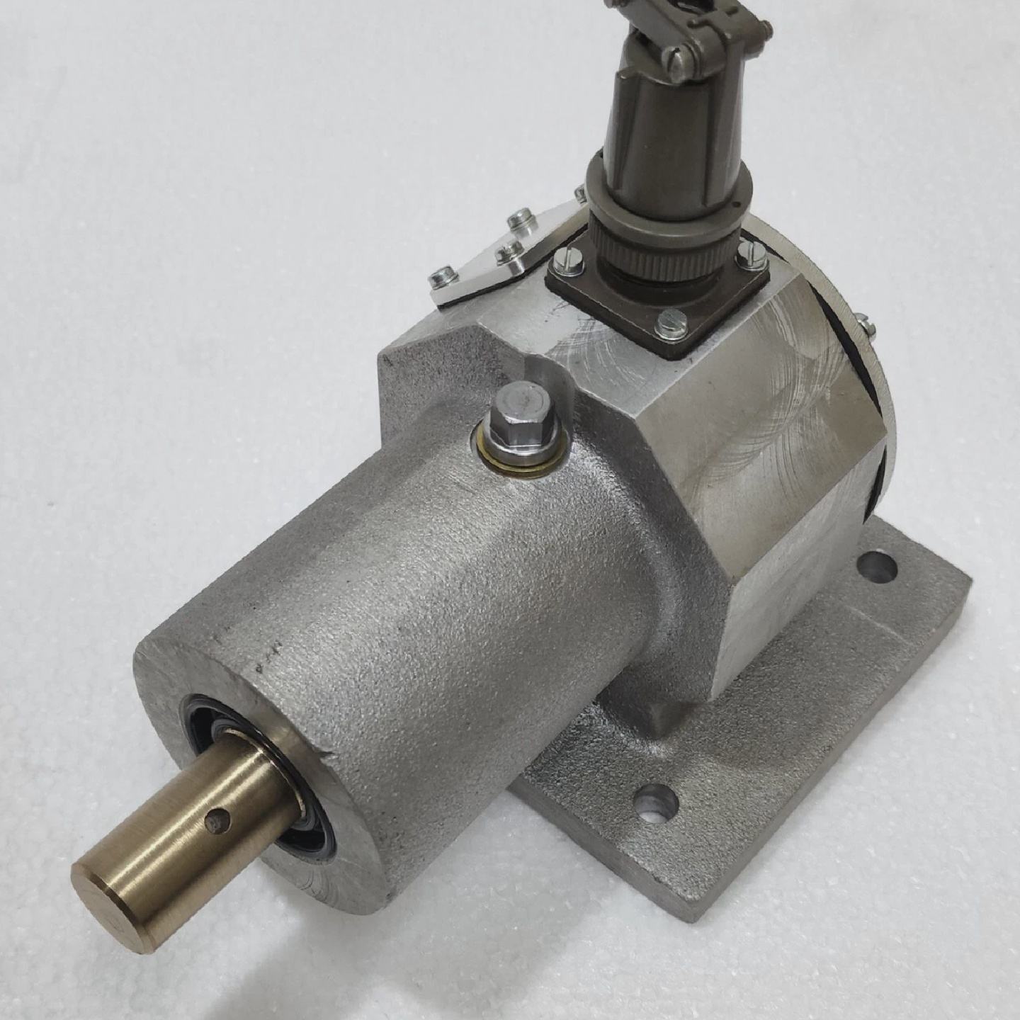 WARTSILABOURNS6574S51202POTENTIOMETER2KOHMS如图所示 - 实物图