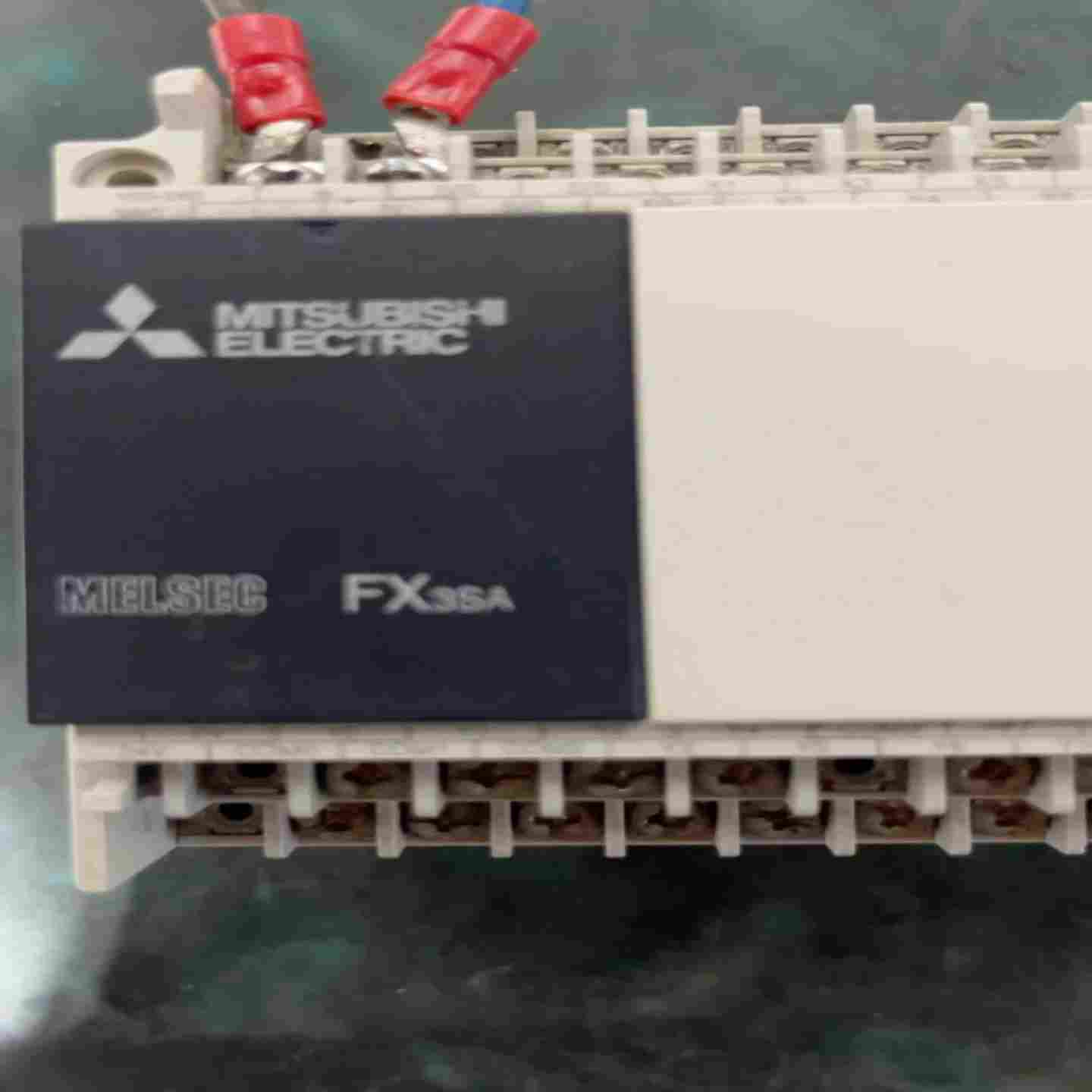 三菱FX3SA-30MR-CM，二手拆机，成色实物拍摄，少-询价客服