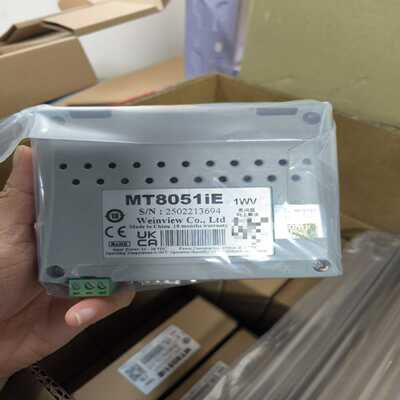 威纶通触摸屏，型号MT8051IE和CMT3105X，全新未
