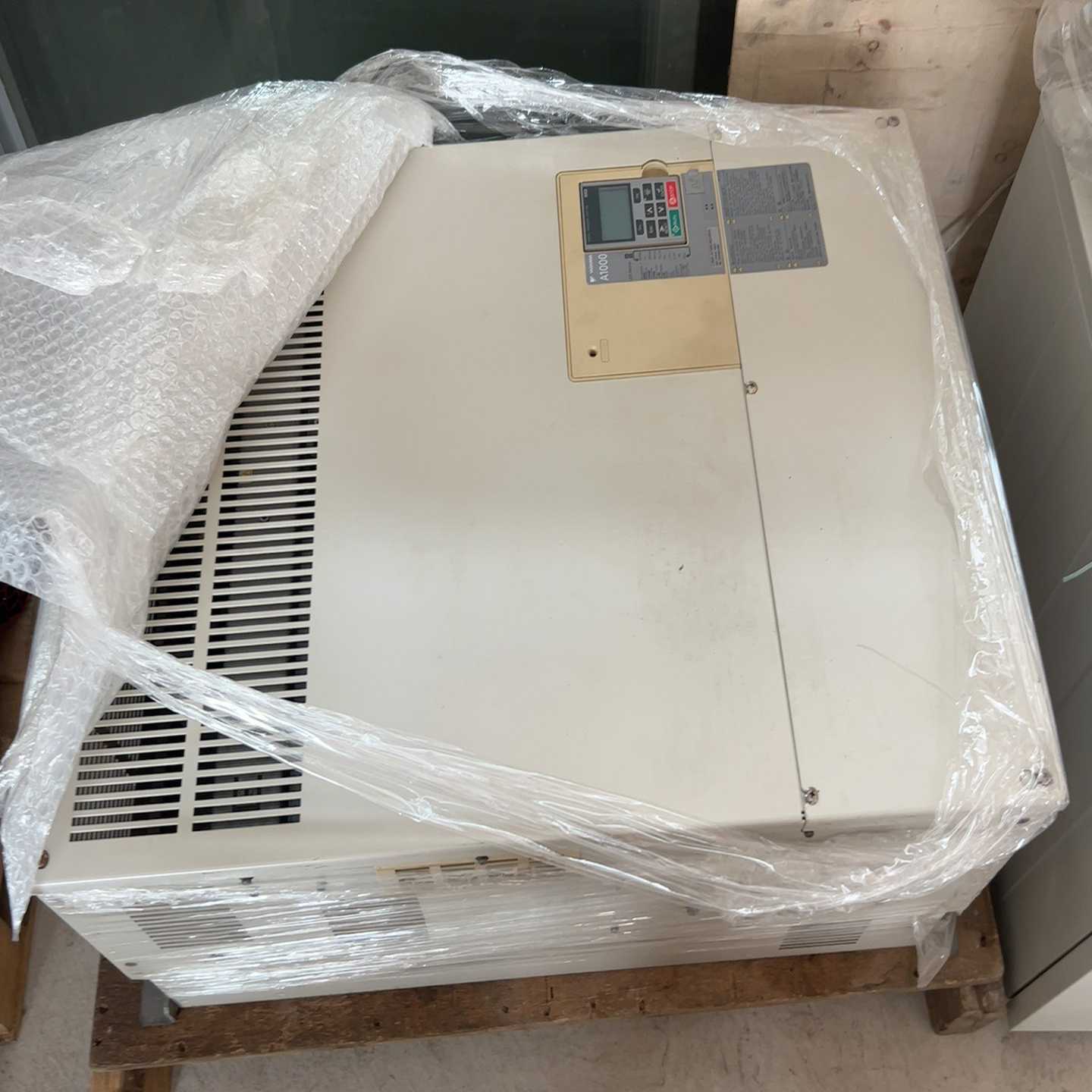 A1000变频器160KW，CIMR-AT4B03