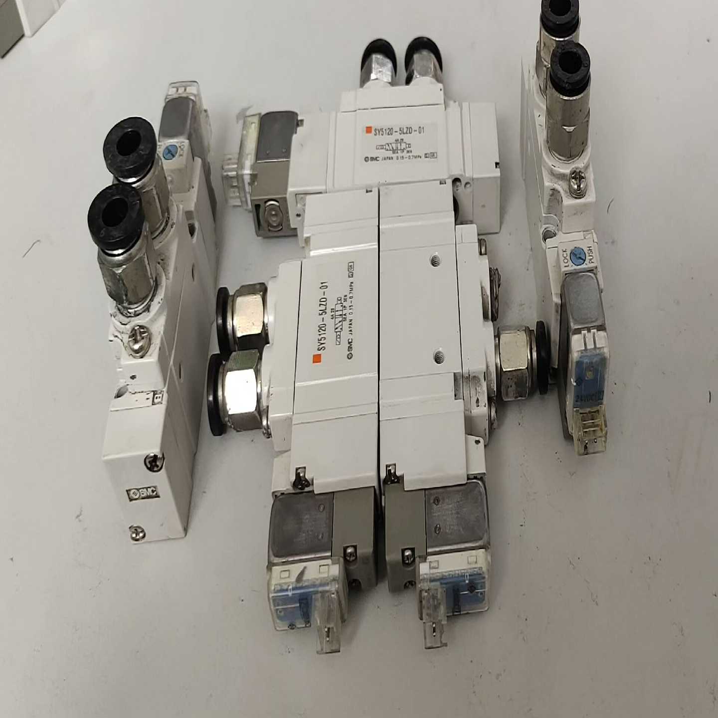 议价正品拆机SMC电磁阀〔SY5120-5LZD-01〕