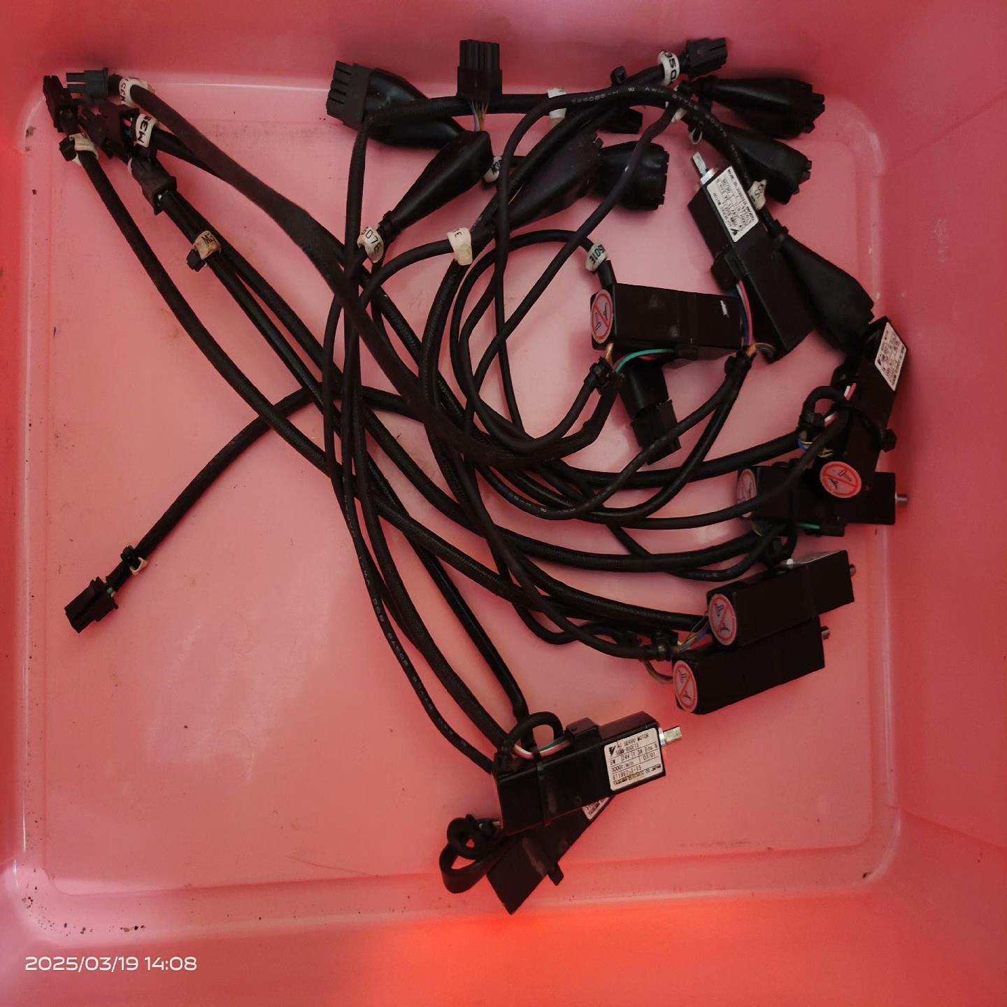 安川电机AC伺服电机，型号SGMM-B5CF13，5W功率，--议价商品