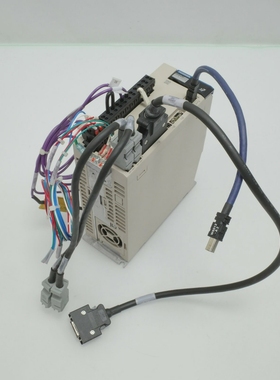 YASKAWAUsedSGD7W-1R6A20A200W2axisSIGMA7driverW/Cabl