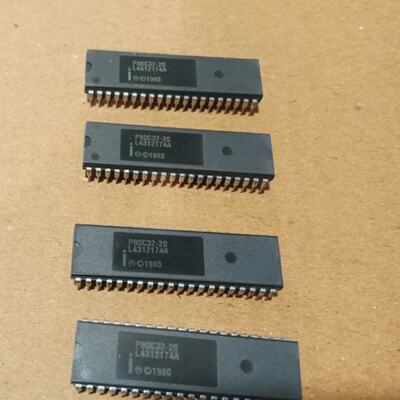 9PCS LOT INTEL P80C3220 8Bit Microcontroller ICS NEW