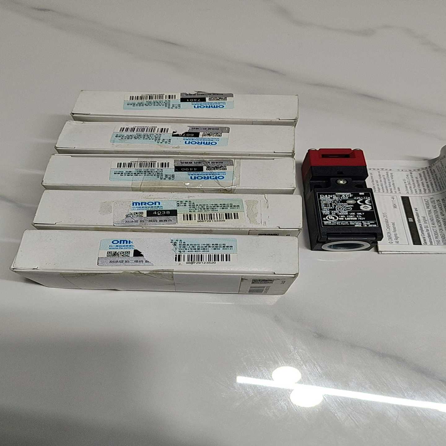 原包装欧姆龙安全门锁D4NS一4CF，合计5个，实物图片，现-询价
