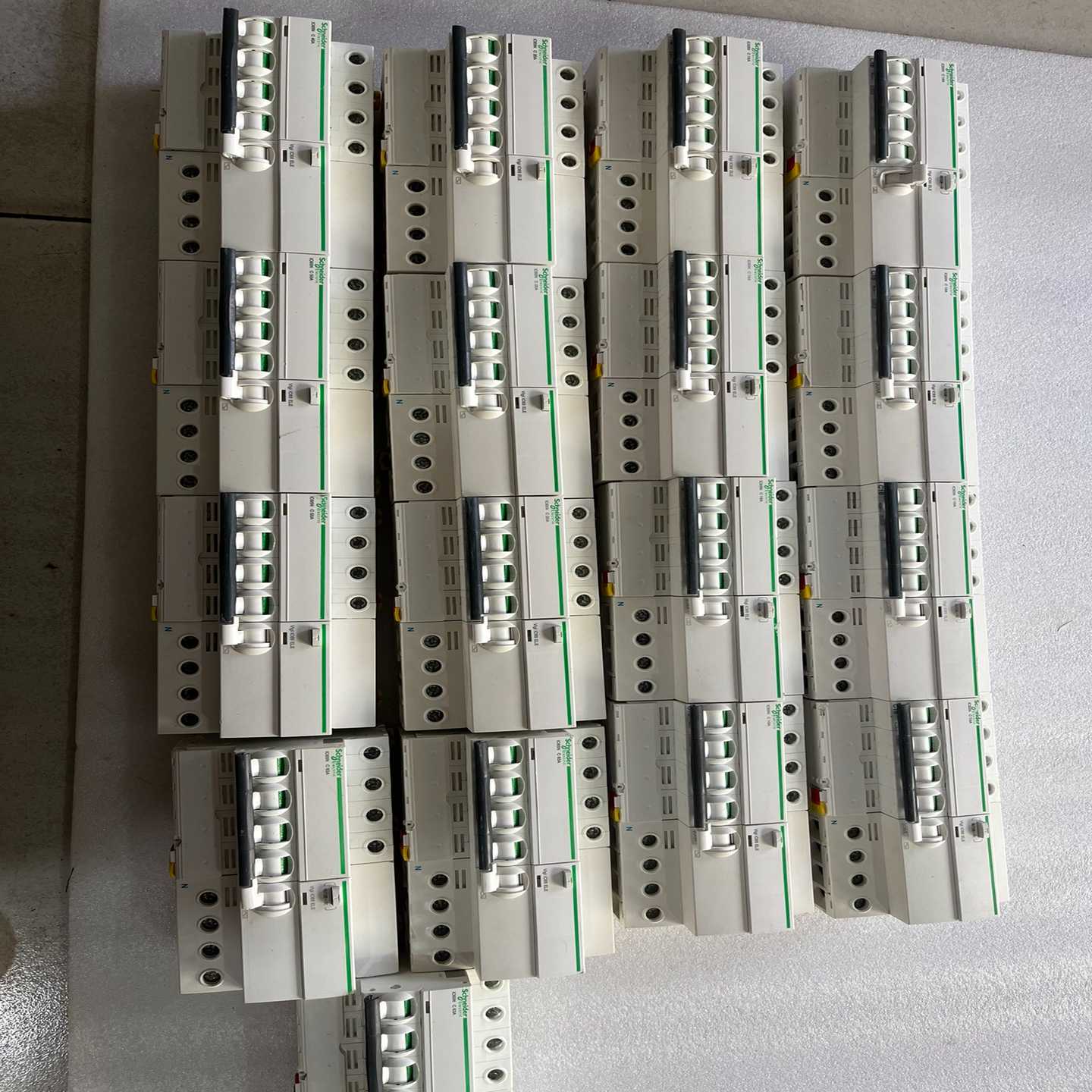 施耐德iC65系列4P漏电保护器，4P10A63A，实物图--议价商品