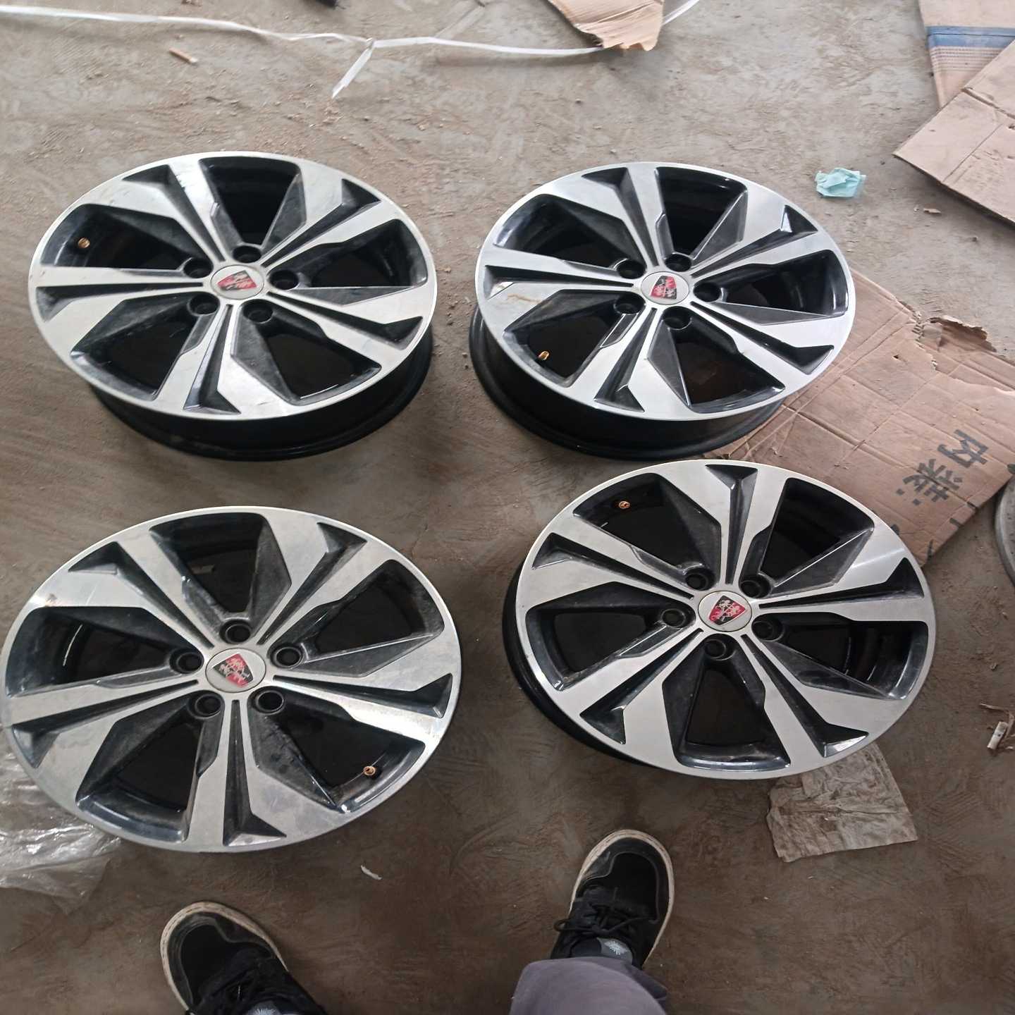 17款荣威360拆车轮毂，16寸原厂件，黑银双色，原装正品！--议价