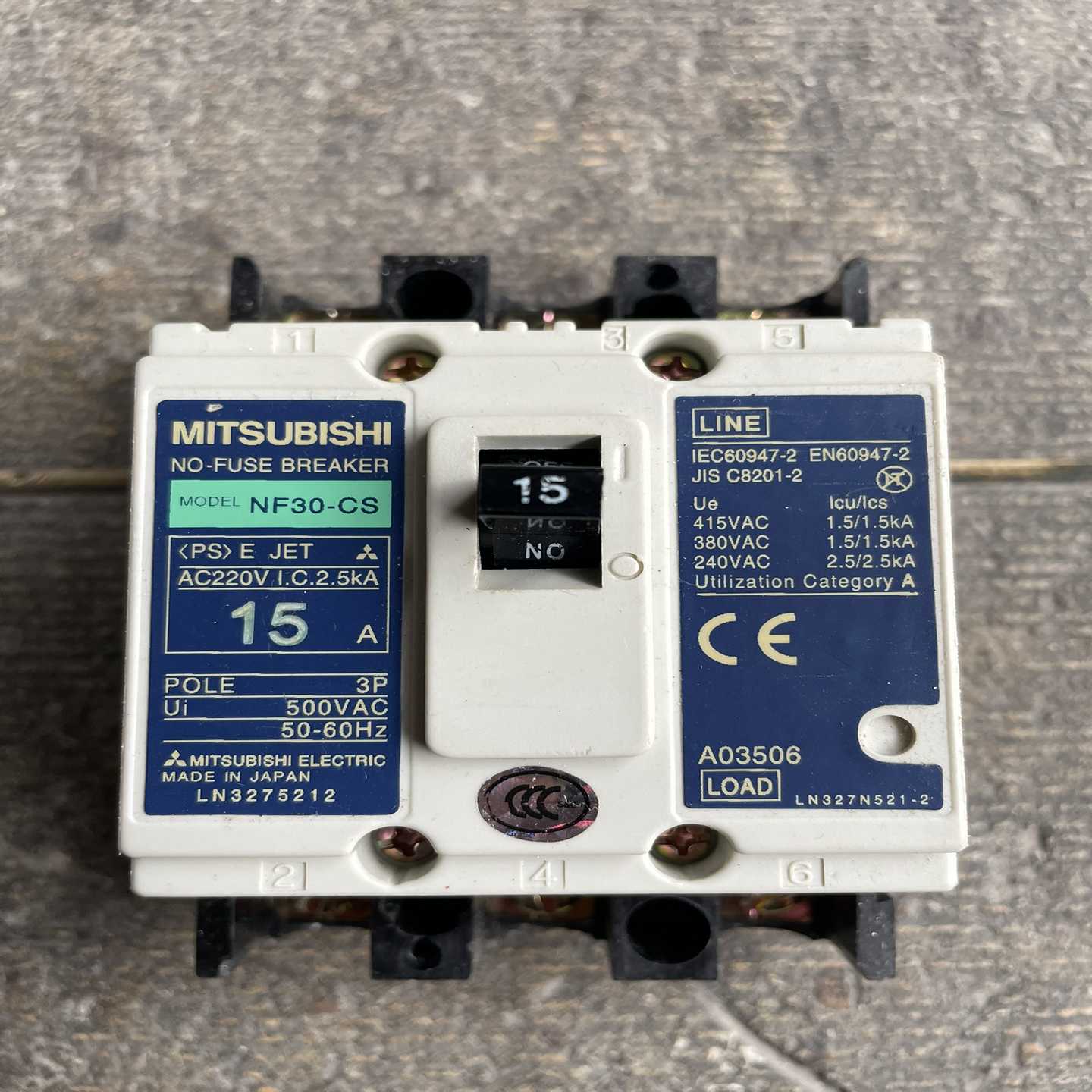 三菱断路器NF30-CS，15A，10A、3P，AC220V