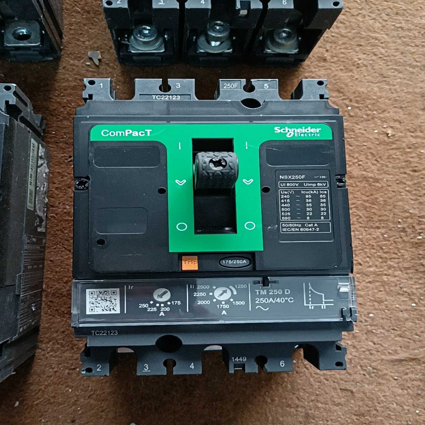 二手施耐德塑壳断路器NSX3P100A125A160