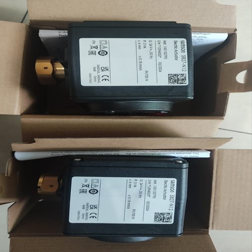 泡沫黑盒子5827-N12，一共4台，了联系[浩蓉商户]