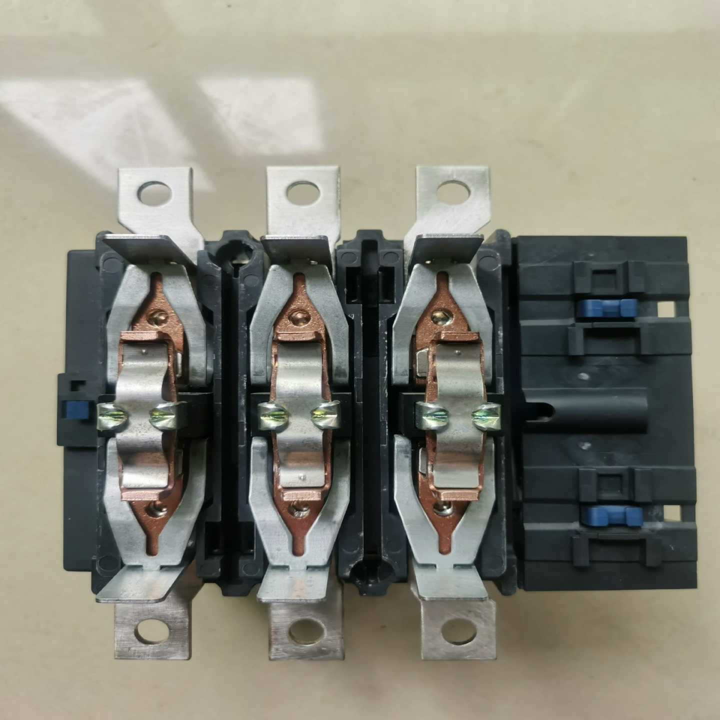 LC1D205M7C~询价