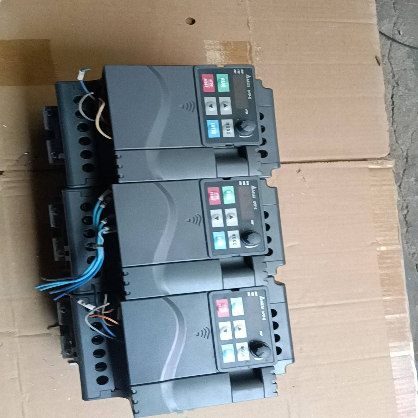 询价原装台达E宽型380v2.2KW变频器，变频器外观完整功能正议价