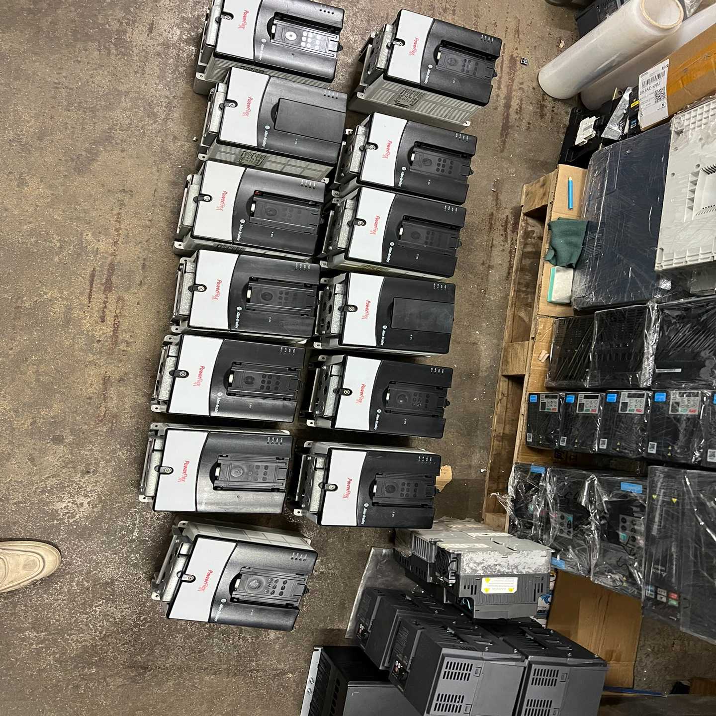 AB变频器20AC8P7A0，3KW，20AC5询价