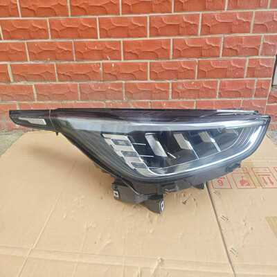 几何C大灯总成，右侧，LED大灯总成，镜面无损无修，灯爪齐全--议