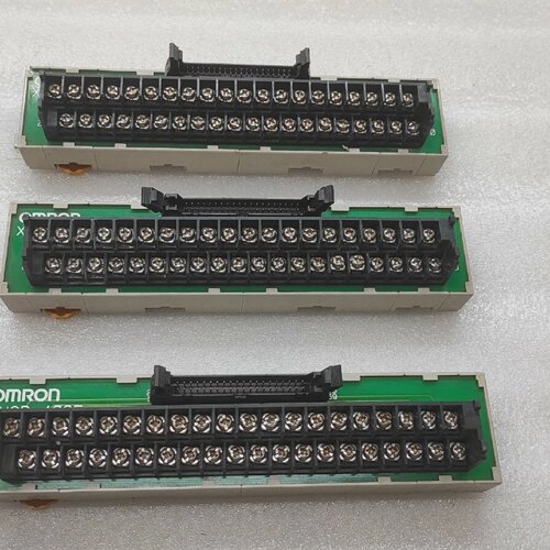 OMRON XW2B40G5 INTERFACE MODULE M3.5 40PNT SCREW TERMINAL