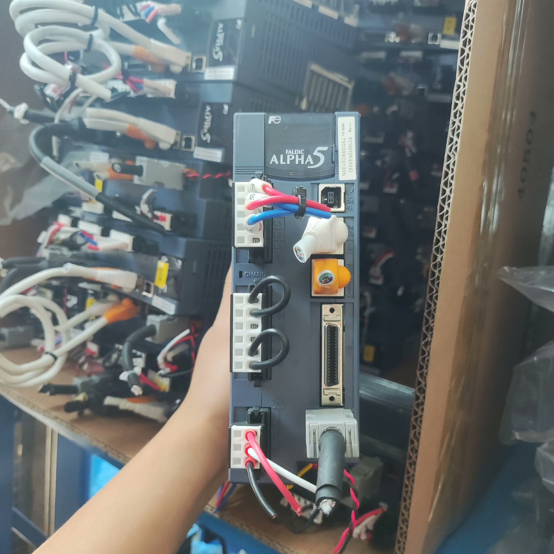 富士伺服 400W伺服驱动器，刚刚到货，成色嘎嘎漂亮，质~询价