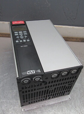 丹佛斯VLT5011PT5CN1STR1DLF00A00C0380500V7.5KW10HP安装前损坏