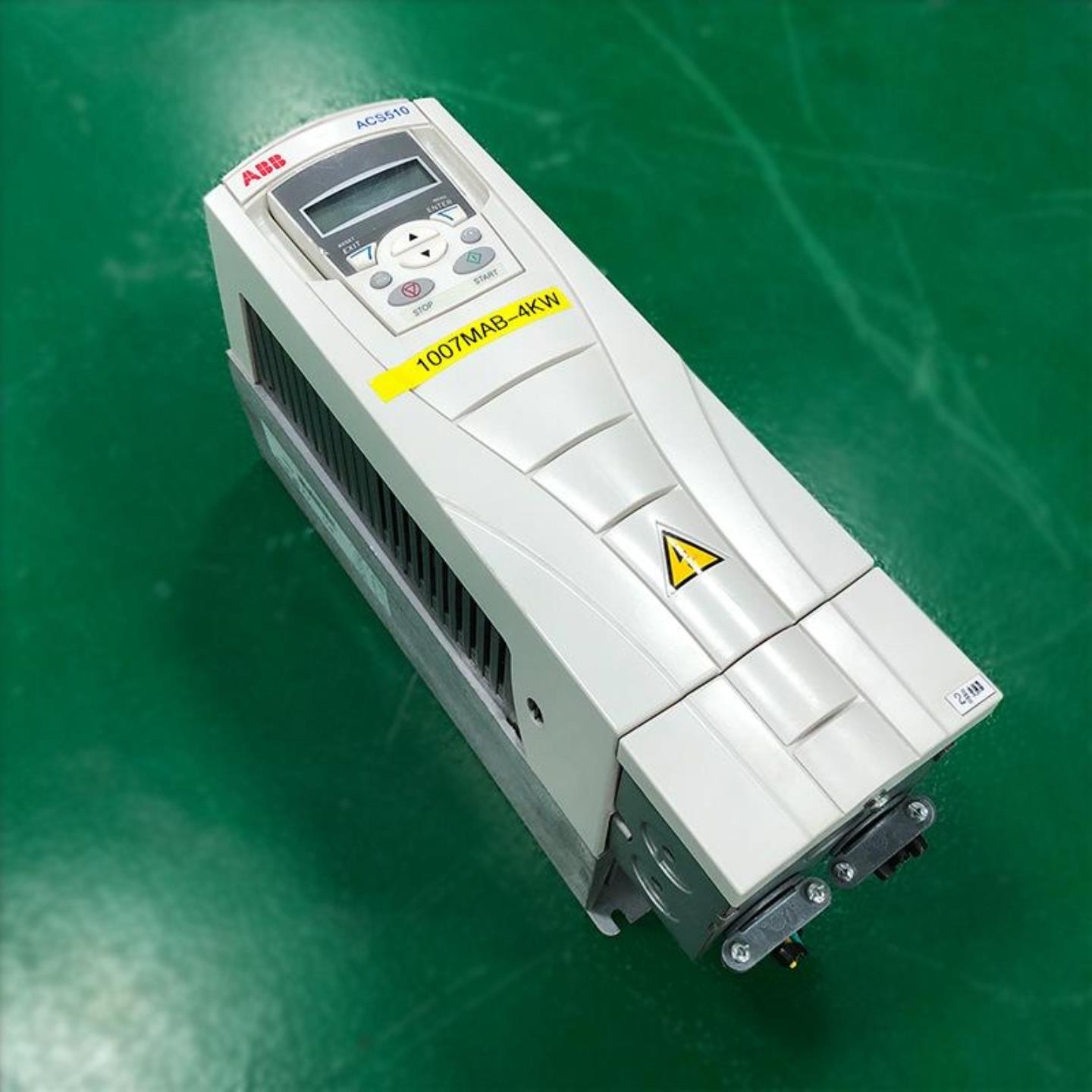 ACS510-01-060A-4 ABB变频器现货供应实物拍摄