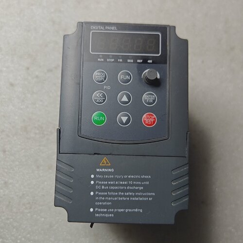 寻I川沃变频器CW7502S3.00G3.0KW的原装