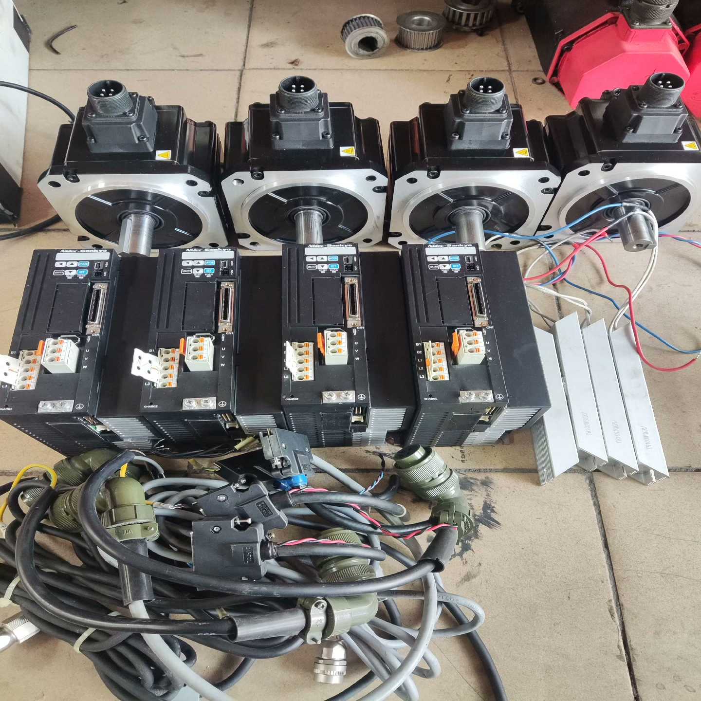 询价三协sankyo伺服1000w，驱动器DA24A11，电机M