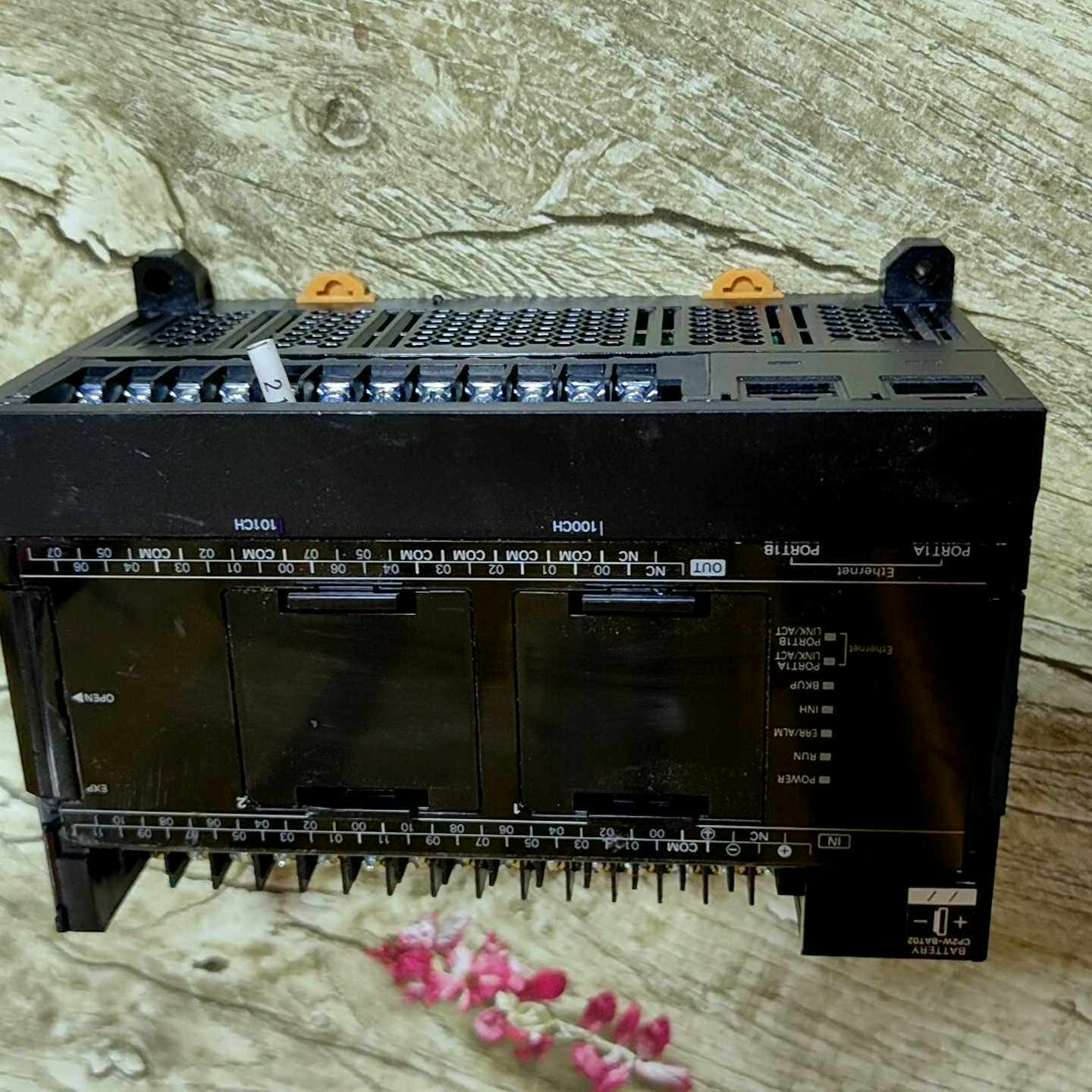 PLCCP2E-N40DT-D，缺边条。询价