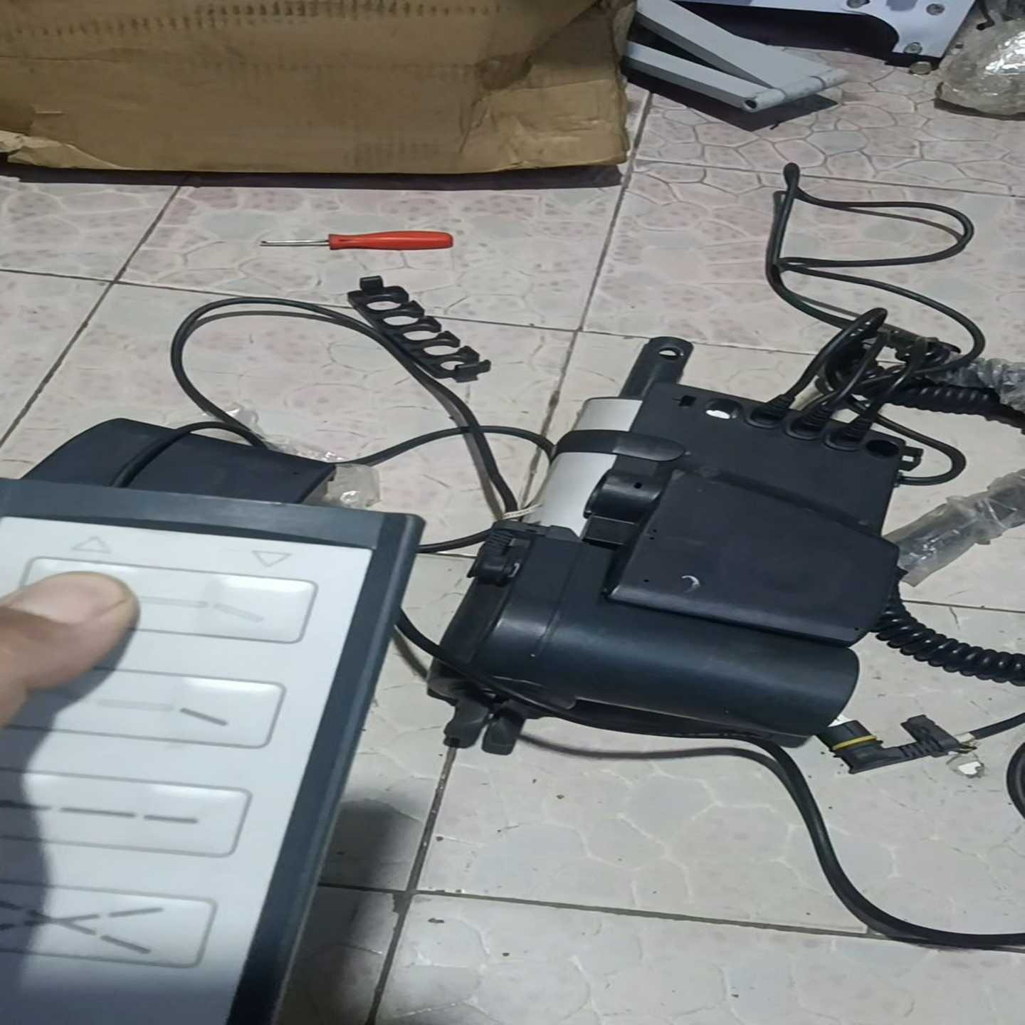 丹麦LINAK控制盒，的，有11个，一个旧的，电压120询价