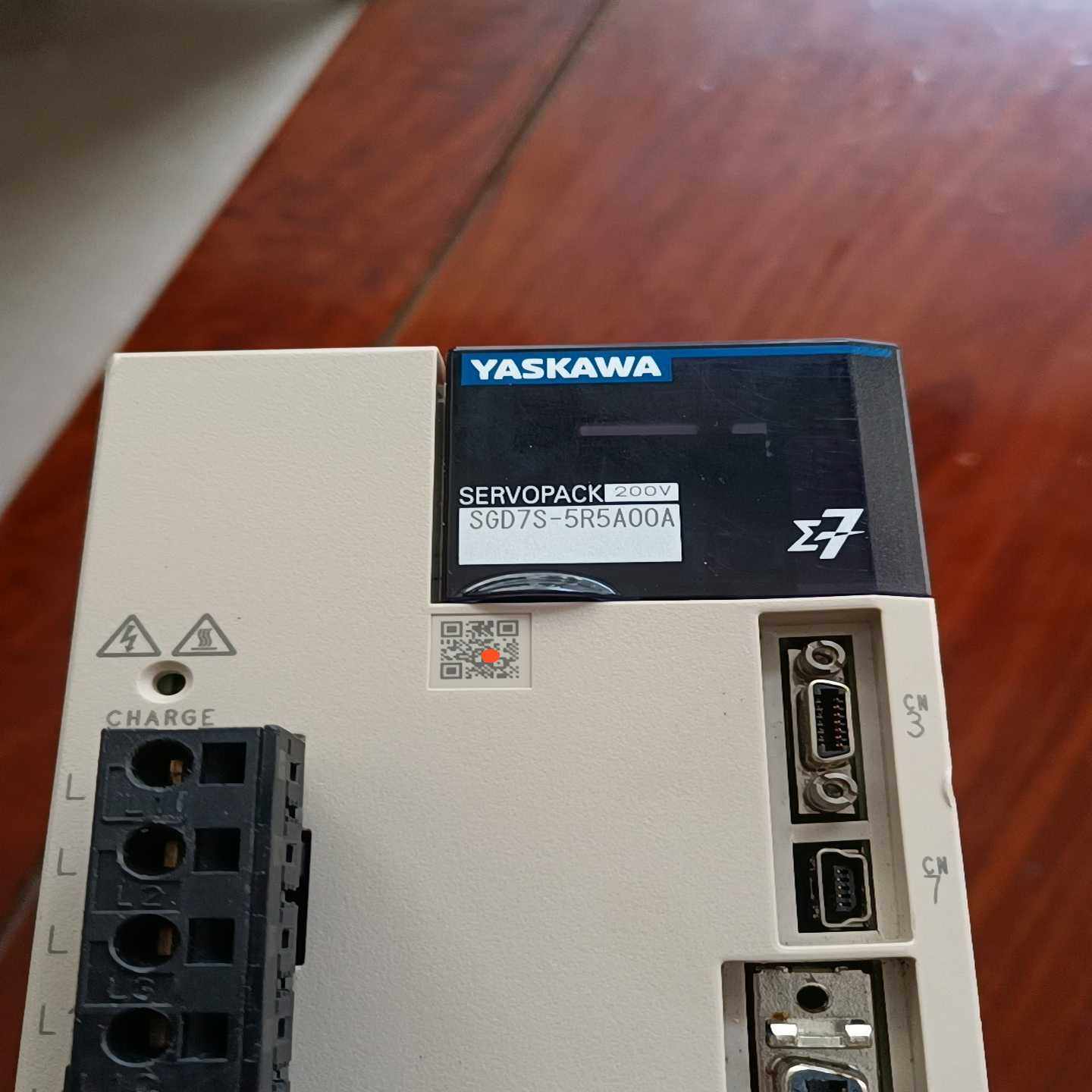 咨询-安川SGD7S-5R5A00A伺服驱动器一台，成色如图，