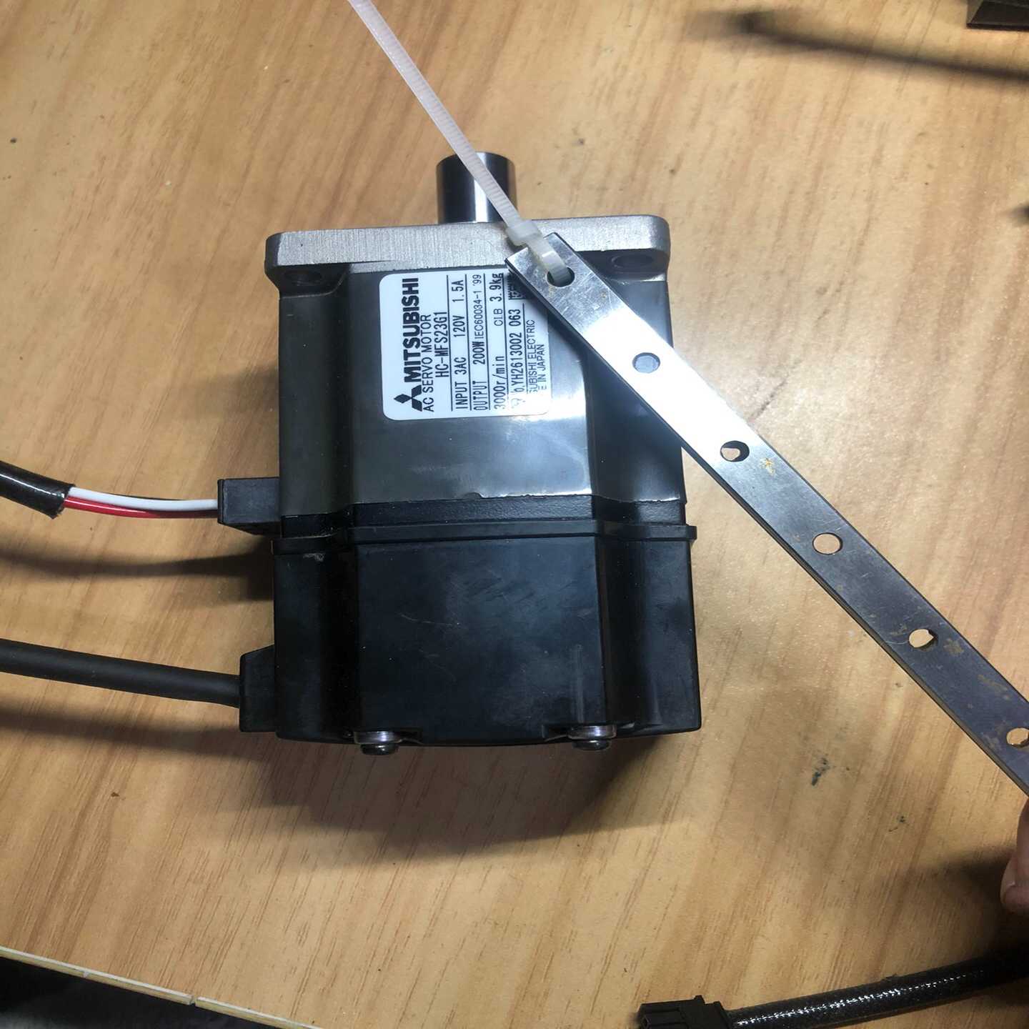 议价三菱电机HC-MFS23G1，成色如图，实物拍摄，