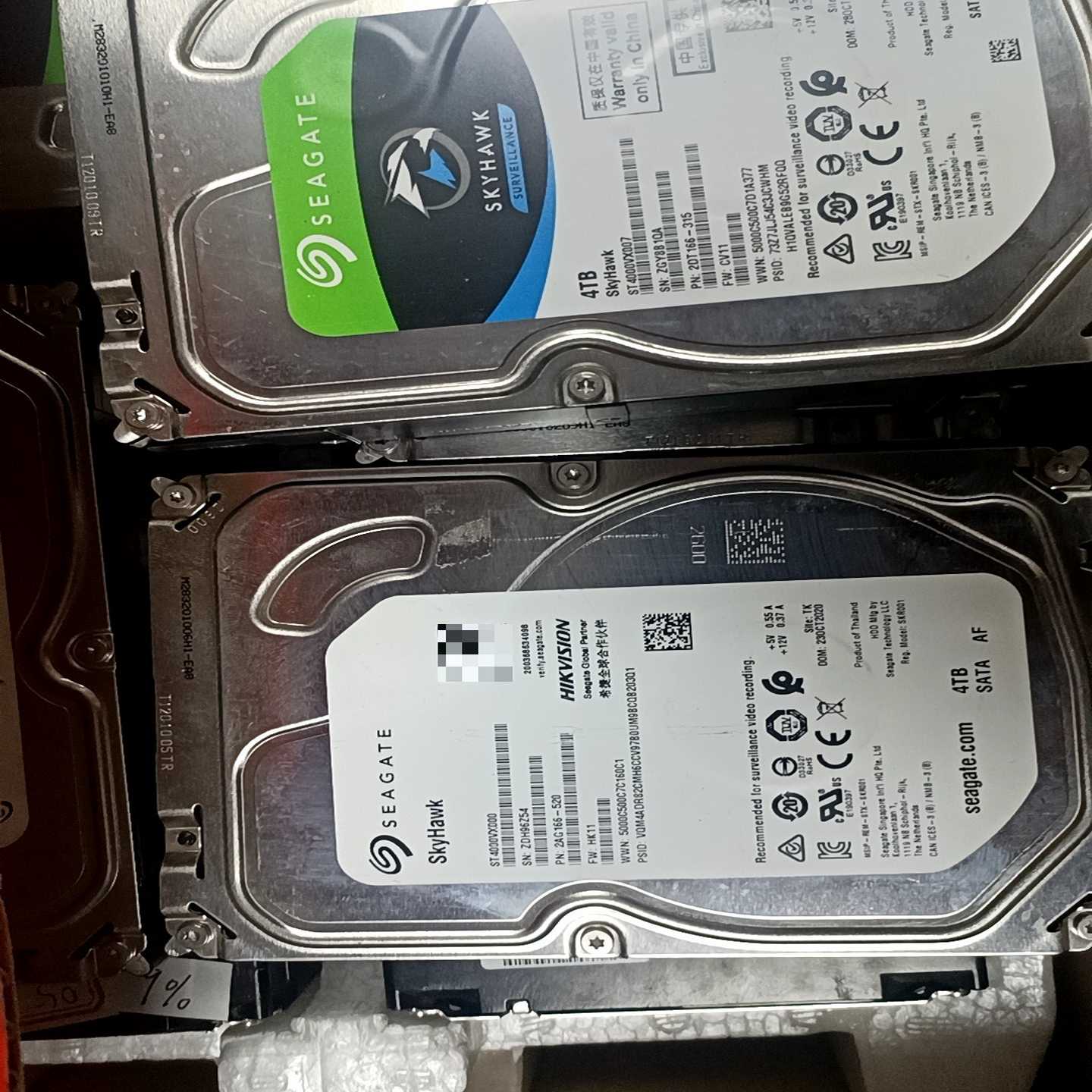 希捷4t机械硬盘，3.5寸，十几个，服务器刚下机，通电都不长--议