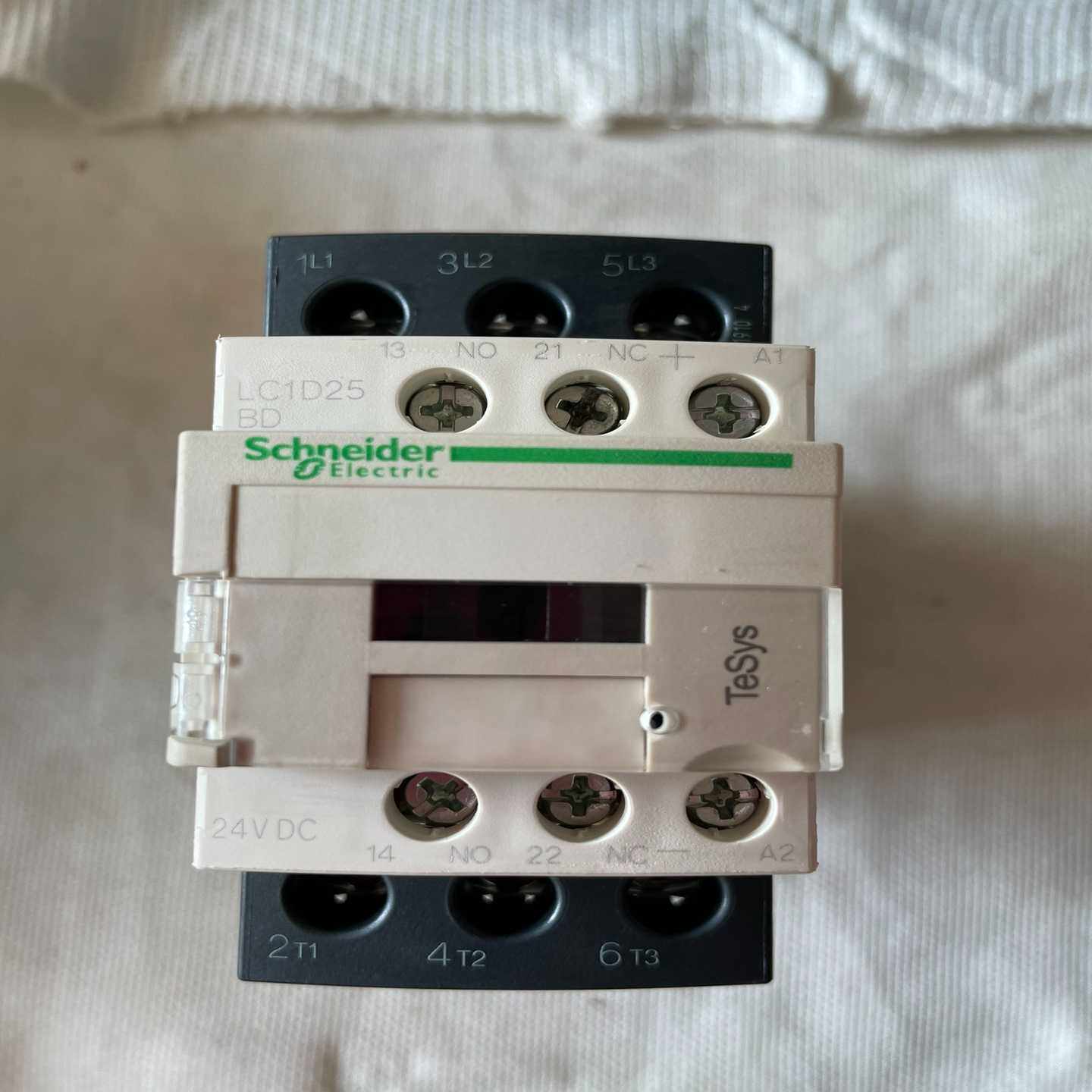 LC1D25BD24VDC，外盒不匹配介意慎拍询价