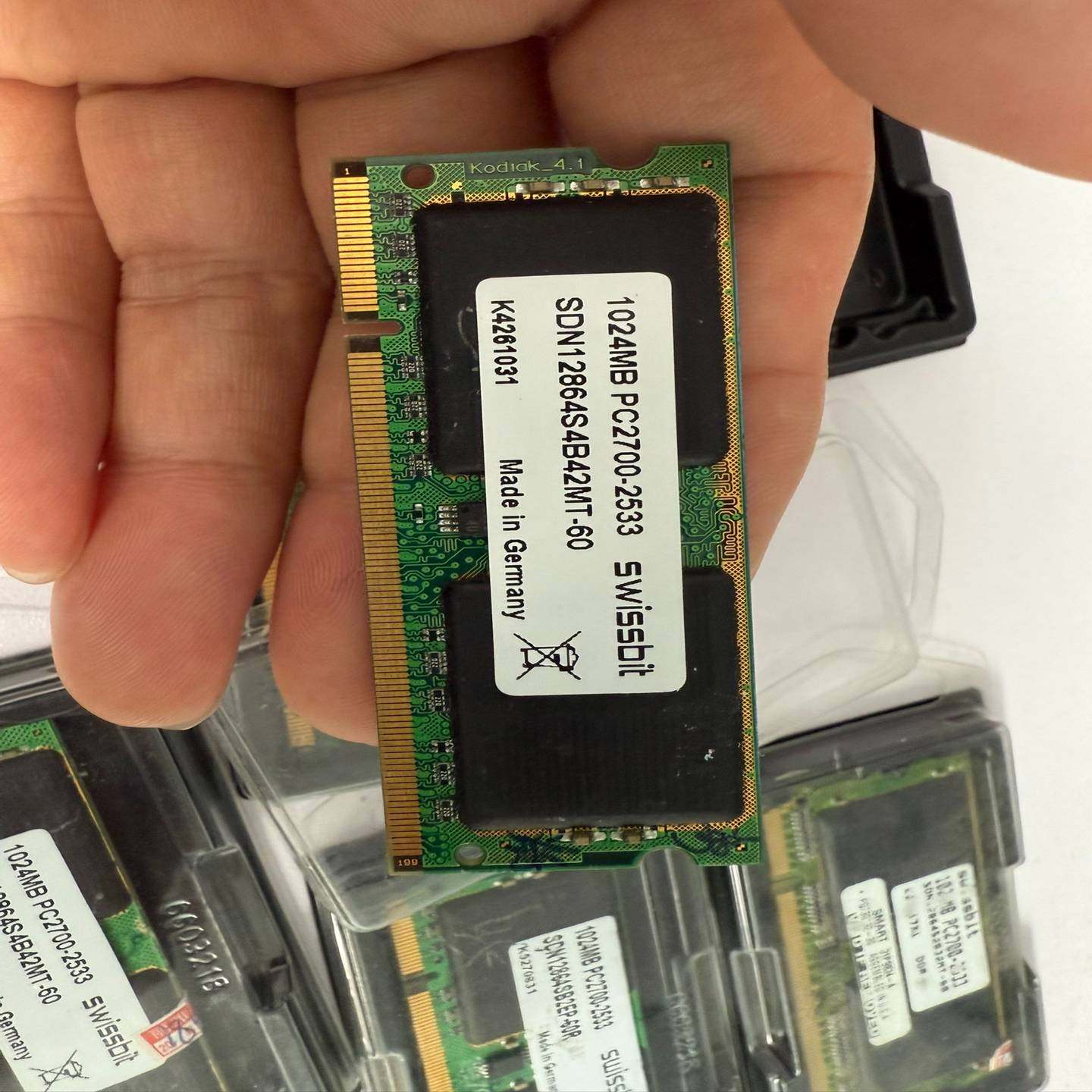 swissbit内存，1024MBPC2700-253{议价}