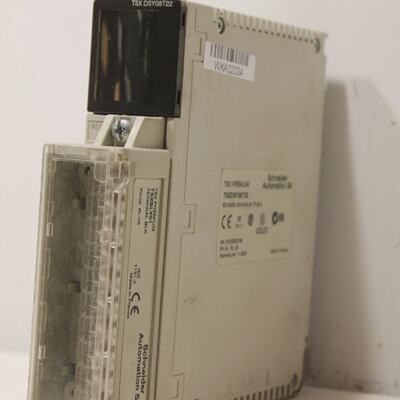 Schneider TSXDSY08T22 Output Module with TSXBLY01 Terminal B