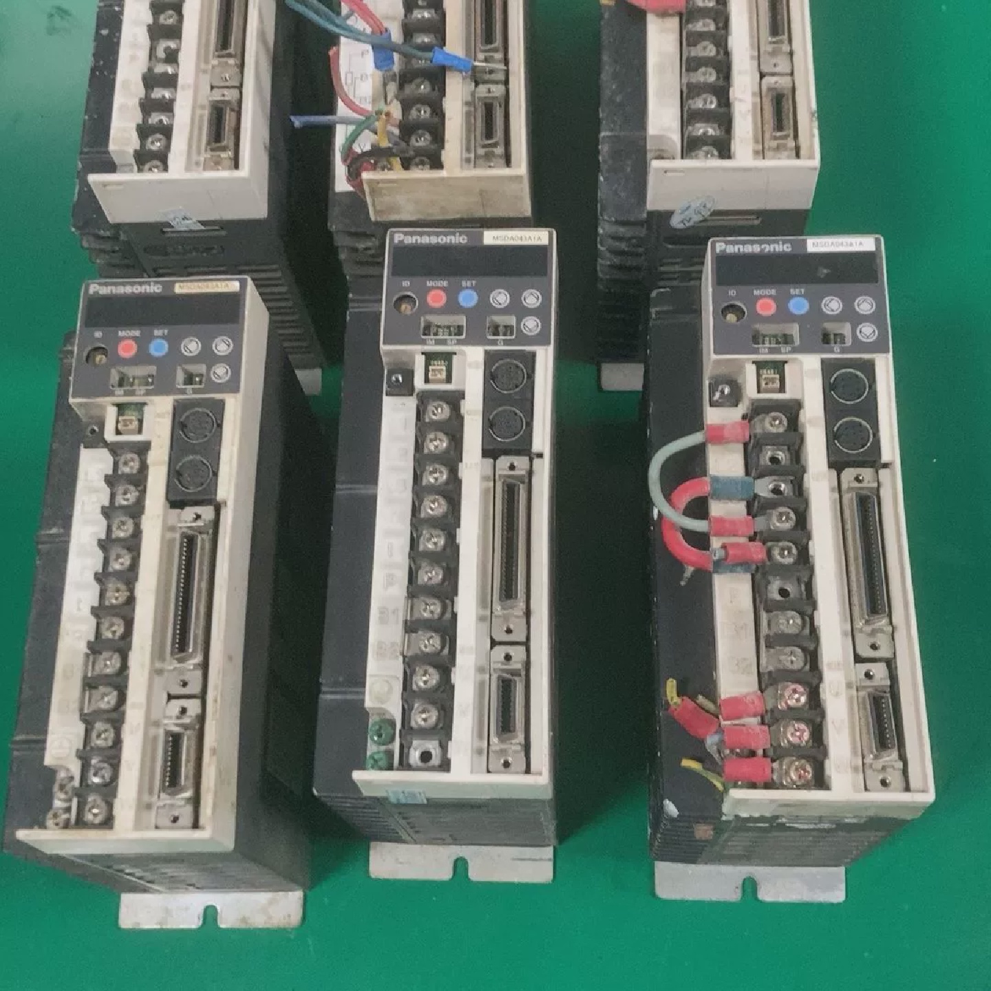 伺服器MSDA043A1A400W有6个实物图