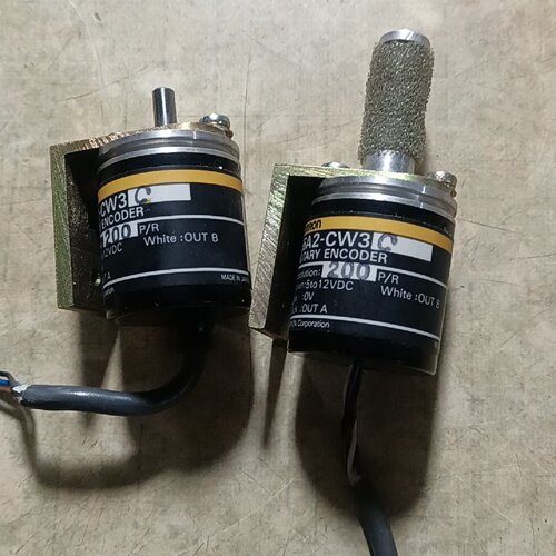 E6A2CW3C编码器有两个一个后面固线卡口断-询