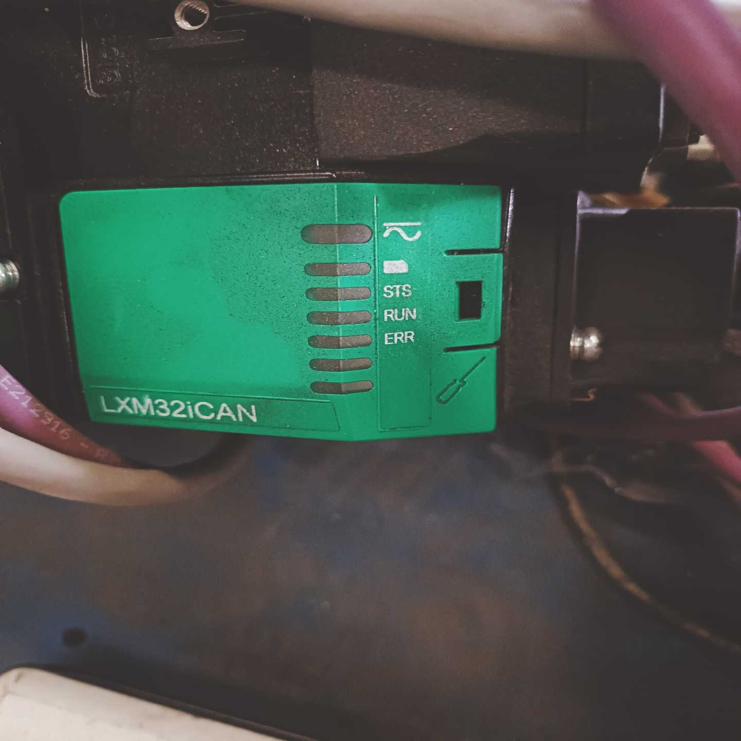 施耐德电机驱动器LXM32iCAN，实物拍摄，成色漂亮，需要--议价商