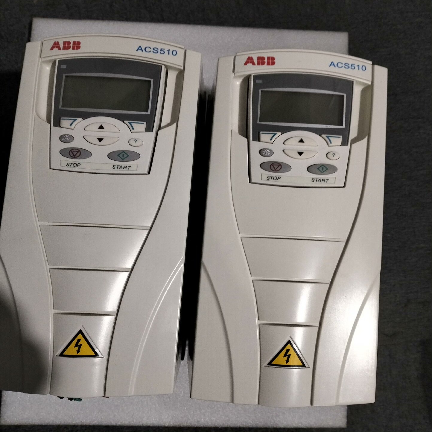 ABB变频器ACS550-01-05A6-4实物图拍摄，询价