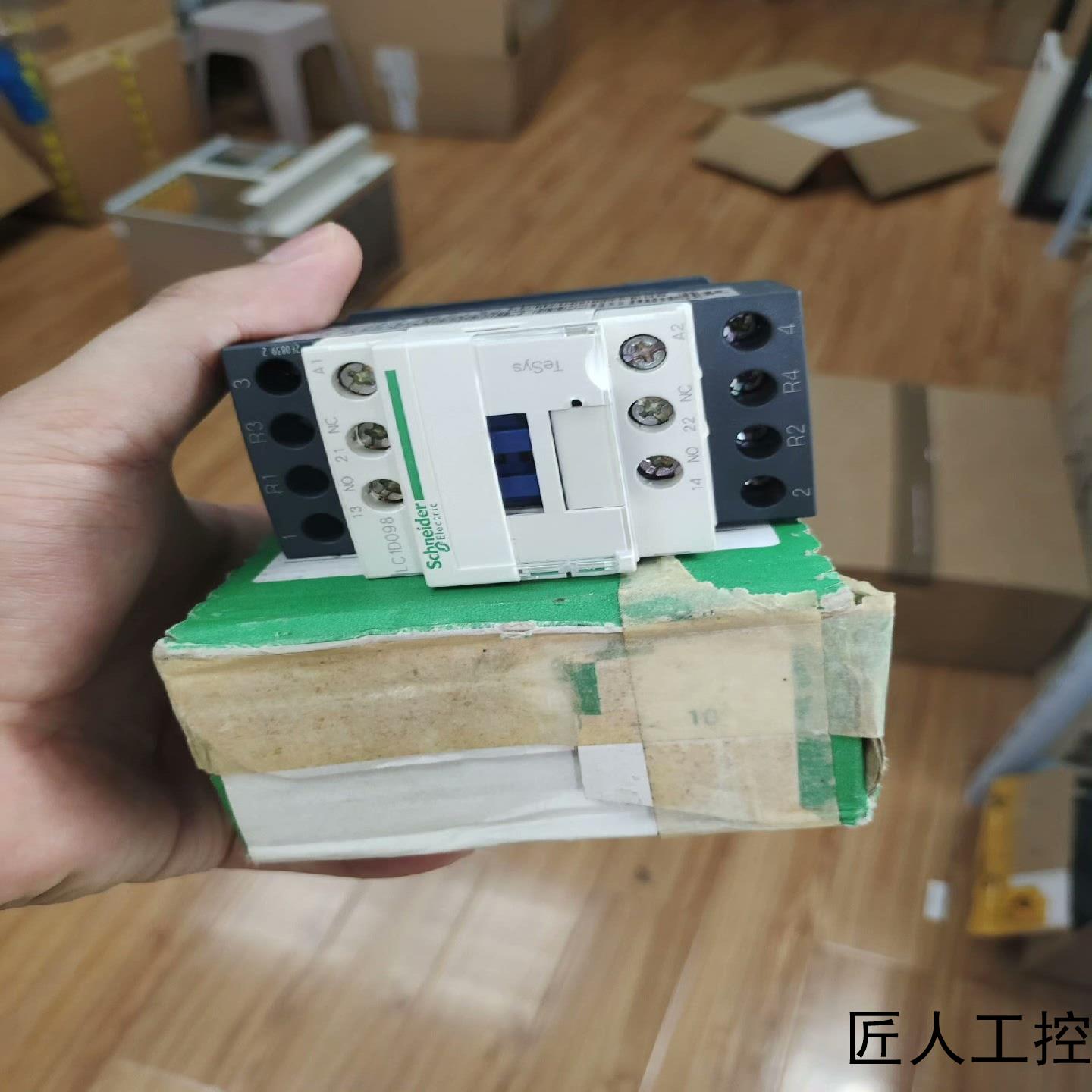 SCHNEIDER  LC1D09P7   模块原盒原包装议价商品