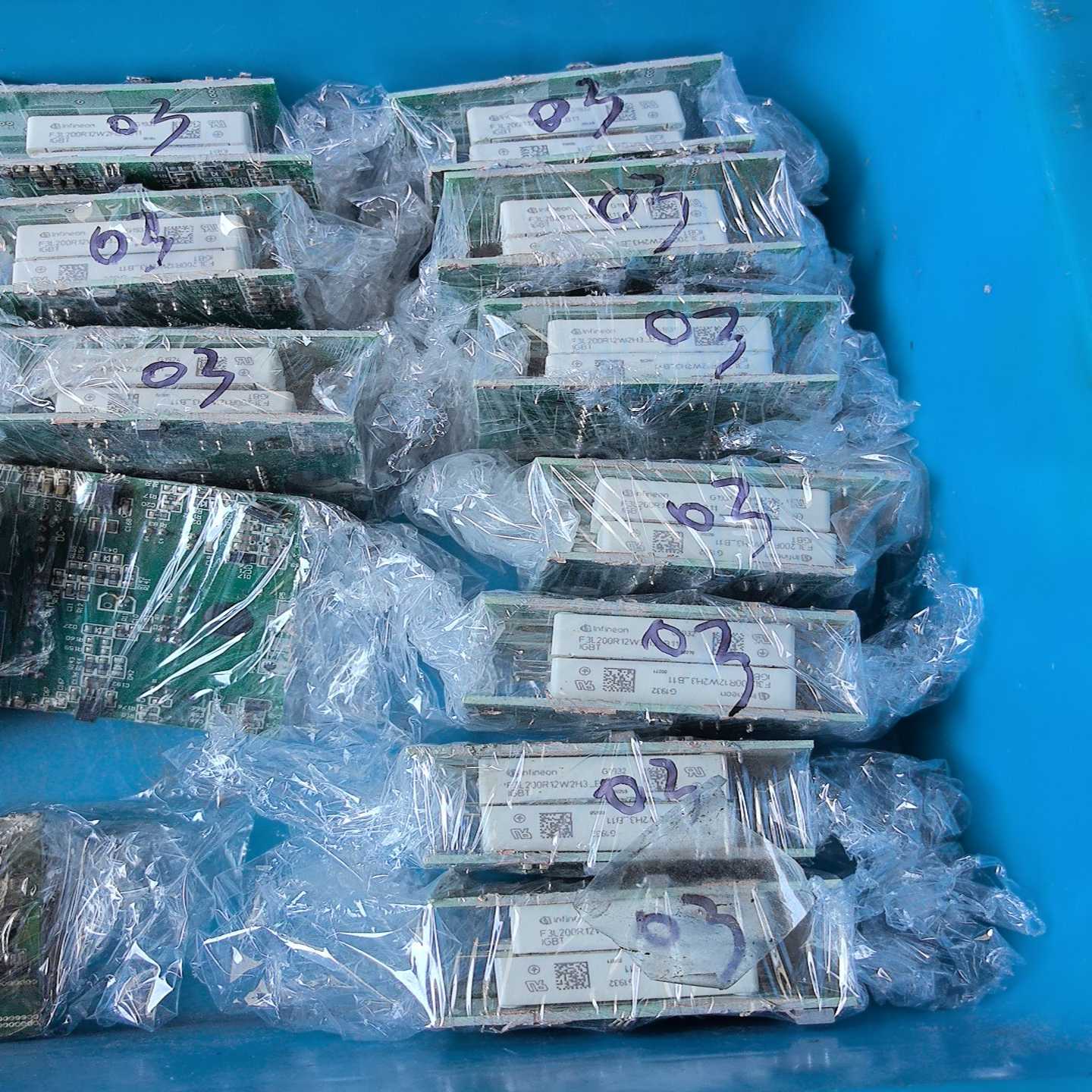 英飞凌F3L200R12W2H3-B11~询价