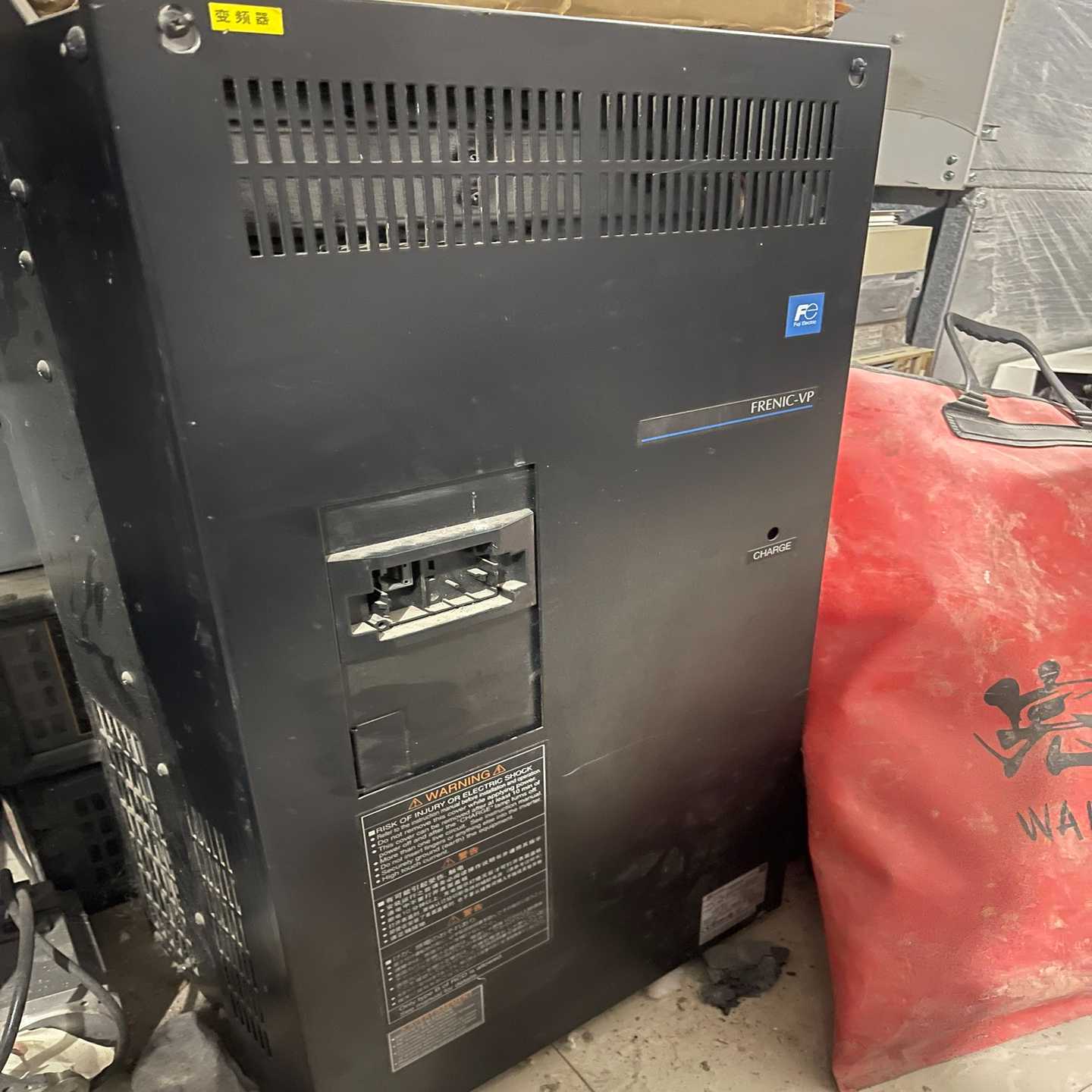 富士变频器FRN0203F2S-4C拆机实物图90/110