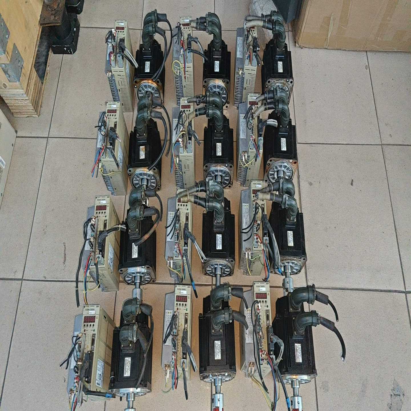 安川二代伺服驱动SGDM-10ADA 1kw 剩8台~询价