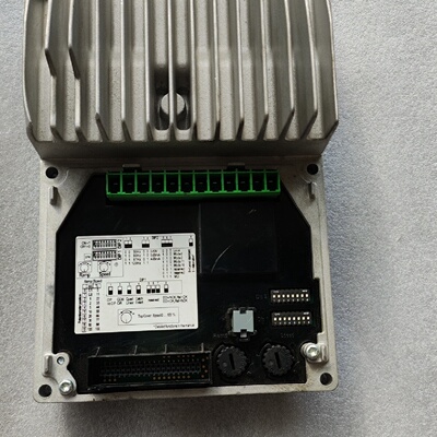 议价E84DGDVB15242PS伦茨LENZE 8400motec Drive Unit电机模块控