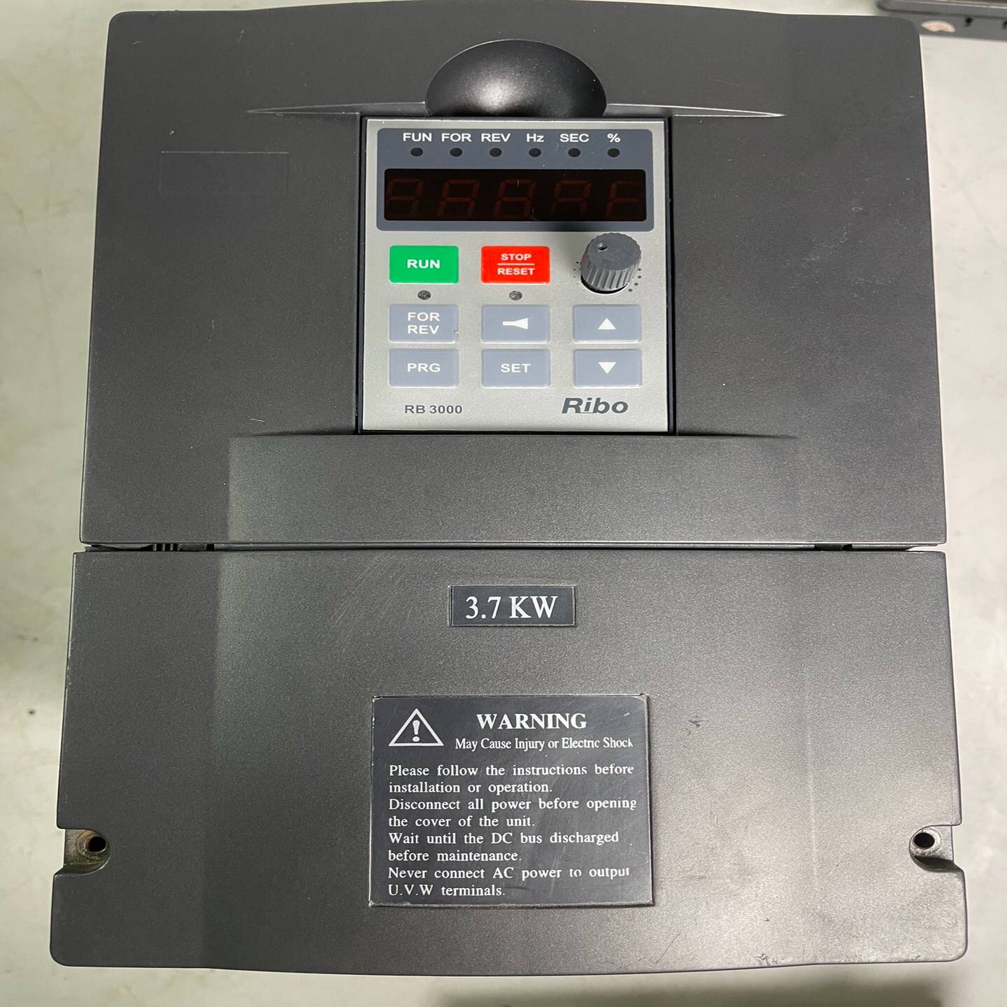 Ribo日博变频器380v3.7KW。型号：RB3000-3{议价}