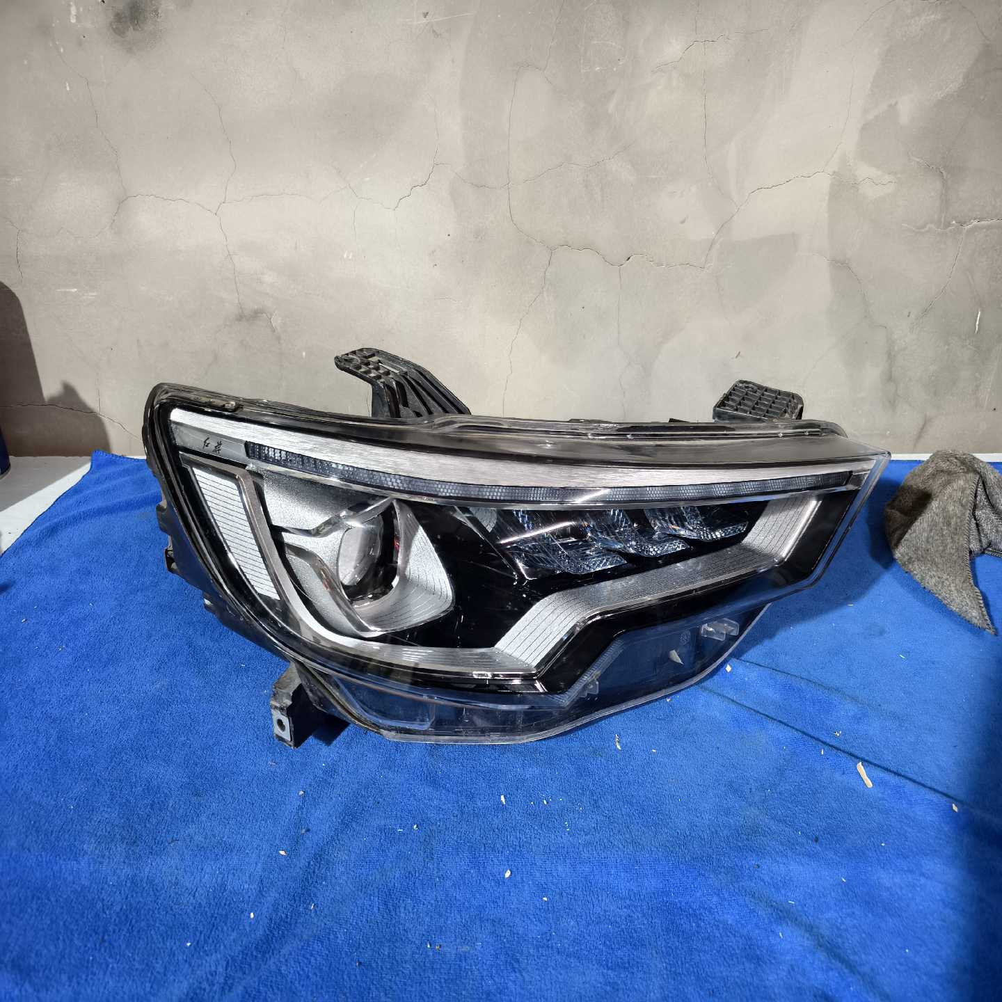 红旗HS519-20款原装原厂纯拆车大灯--议价商品